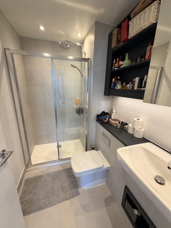 Room Herne Hill Road in Greater London