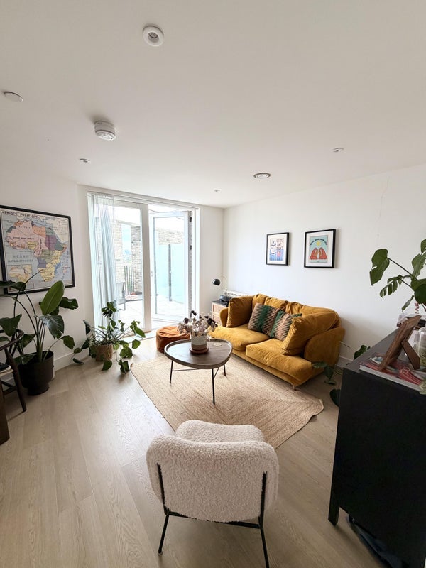 Room Herne Hill Road in Greater London