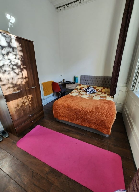 Room Dunearn Street in Glasgow