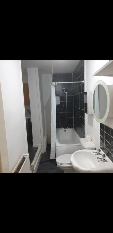 Room Dunearn Street in Glasgow