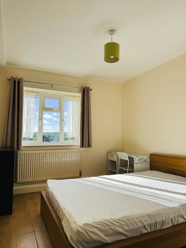 Room Perpins Road in Greater London
