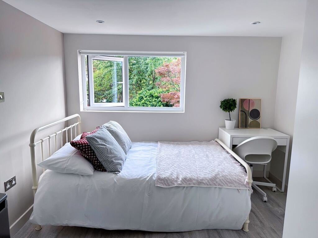 Flat Ernest Street in Greater London