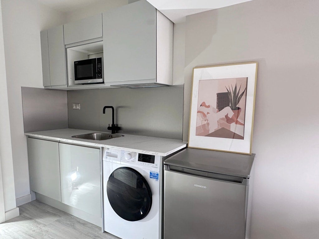 Flat Ernest Street in Greater London