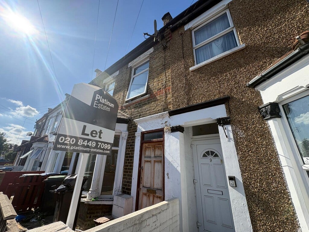 House Raynham Avenue in Greater London