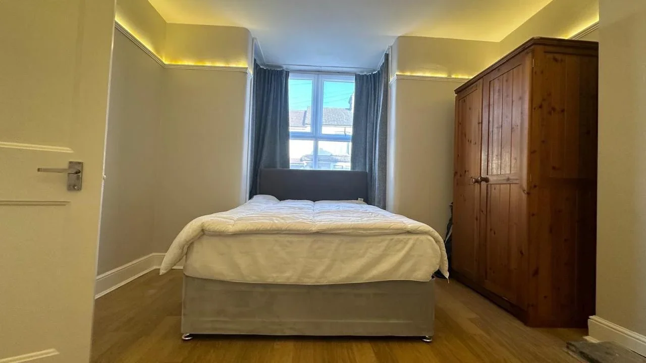 Room Souldern Street in Watford