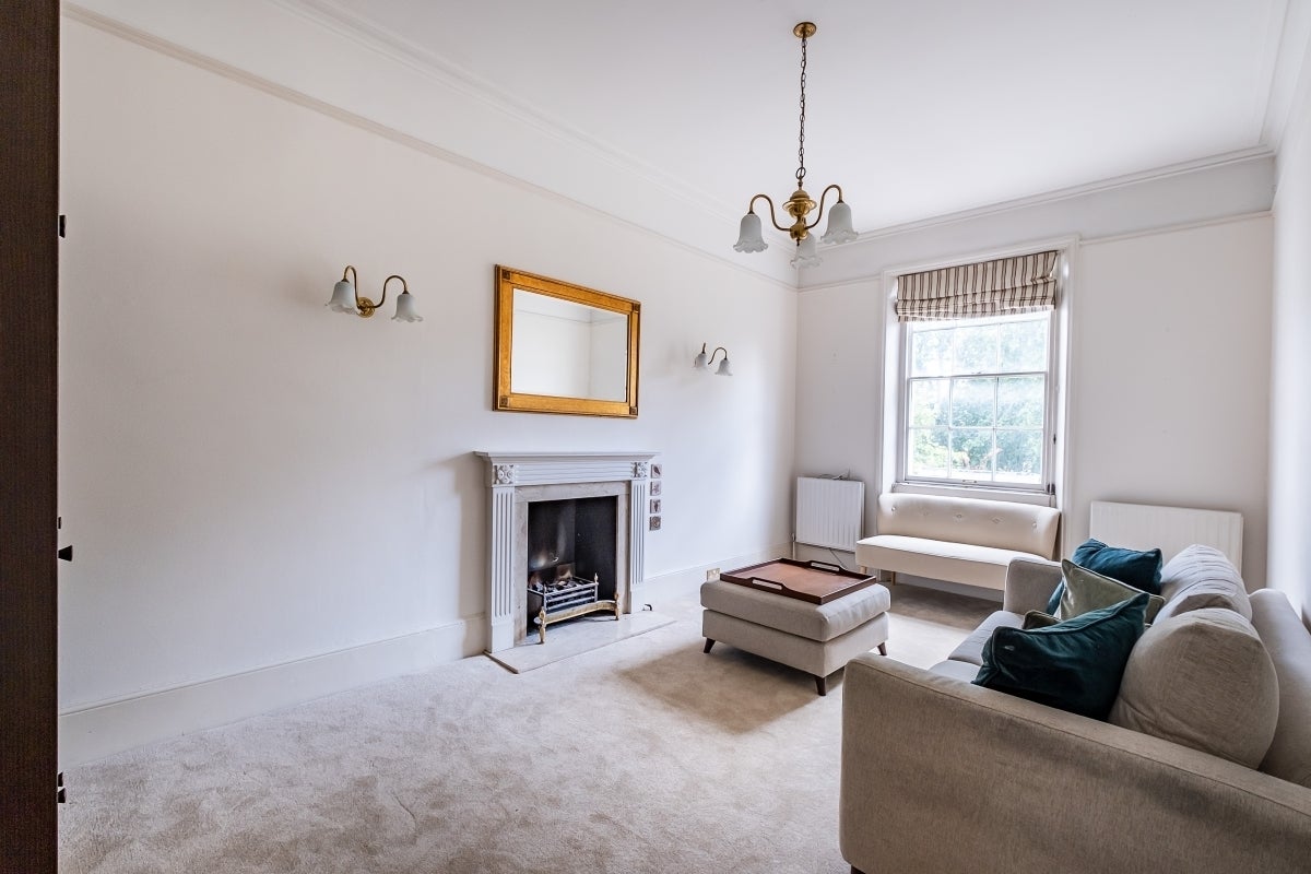 Flat Warwick Square Mews in City of Westminster