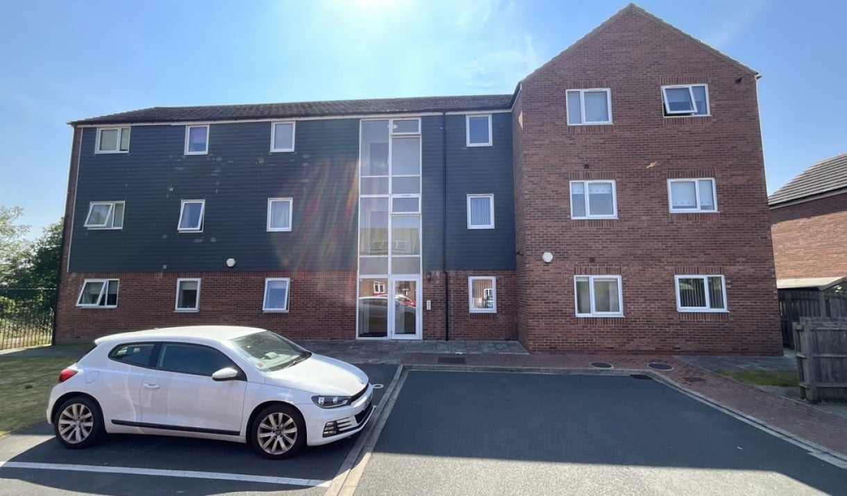 Flat Sandringham Court in York