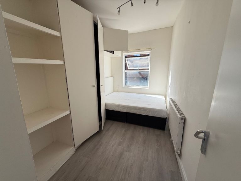 Flat Brigstock Road in Greater London