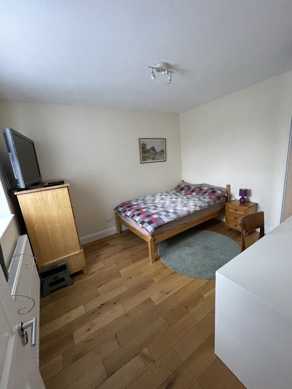 Room Long Drive in Greater London