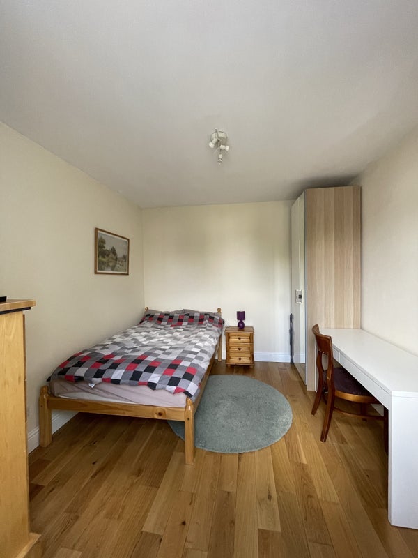 Room Long Drive in Greater London