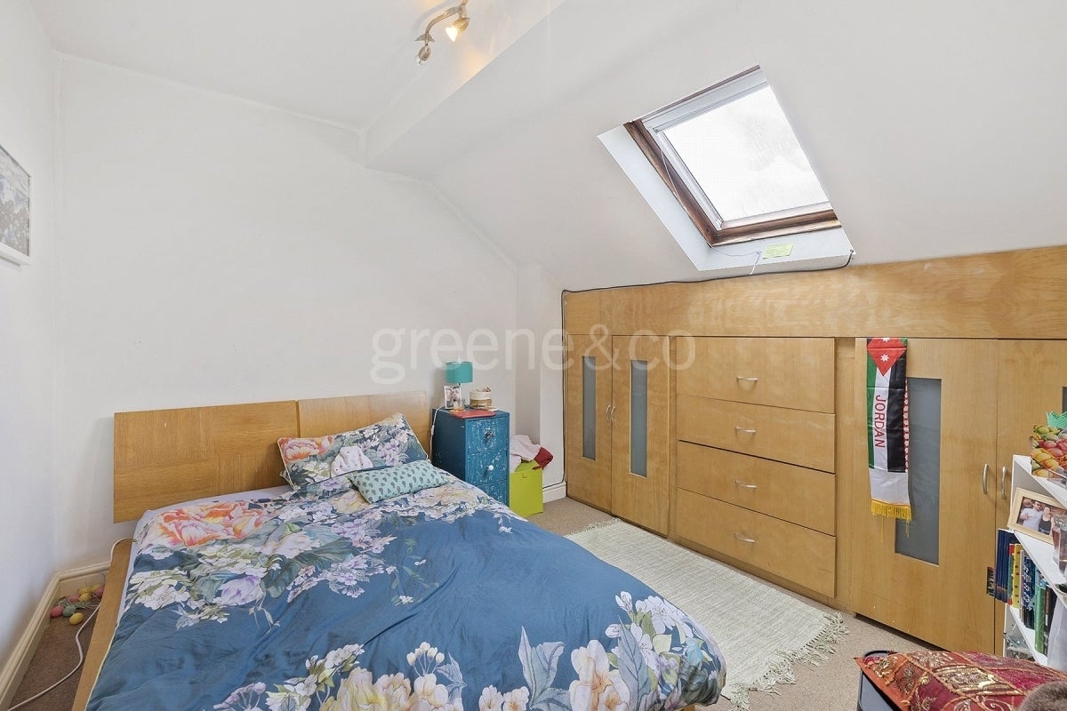 Flat Richborough Road in Greater London