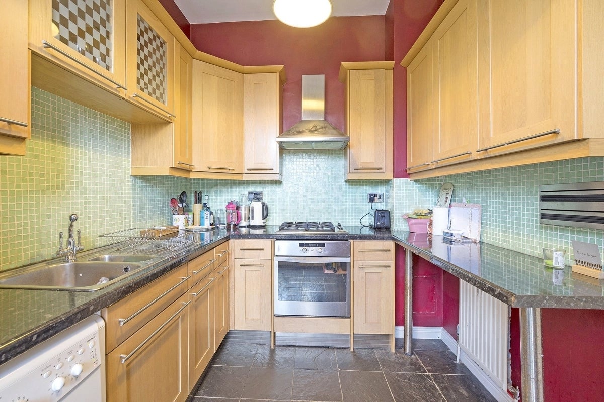Flat Richborough Road in Greater London