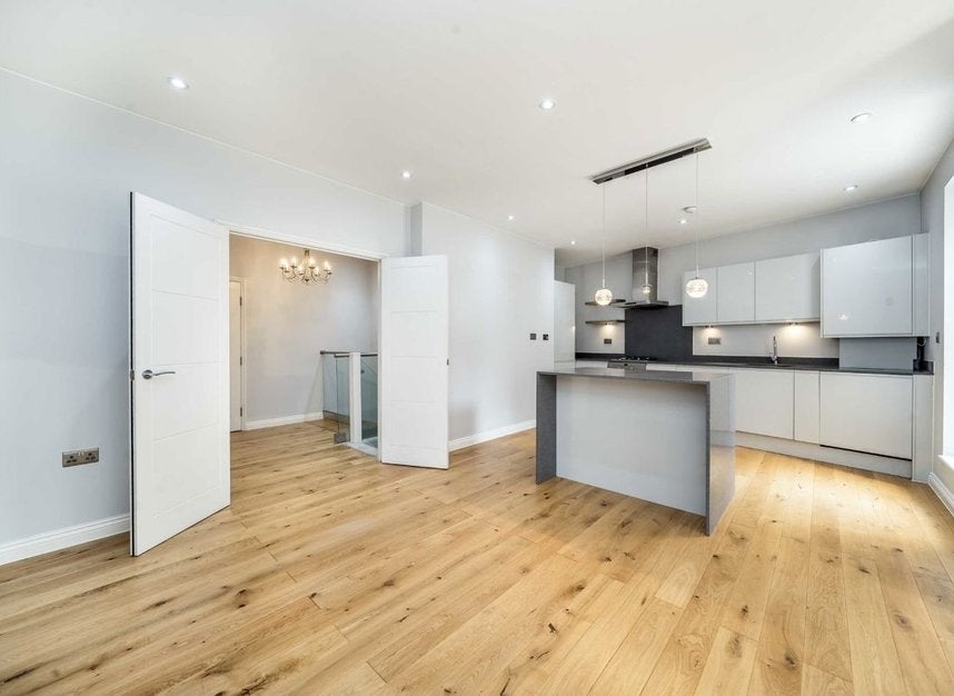 Flat East Dulwich Grove in Greater London
