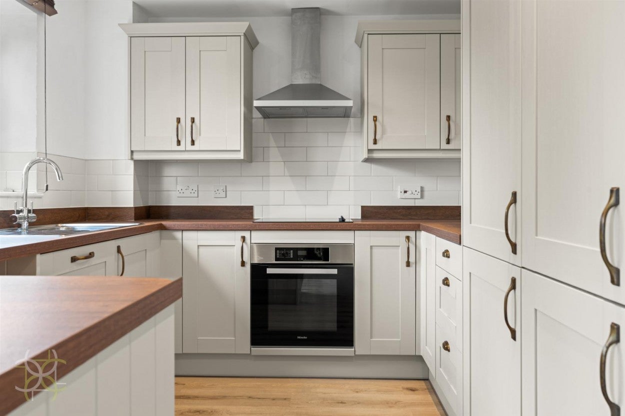 Flat Mortimers Quay in Wychavon