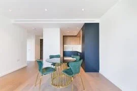 Flat Kennington Lane in Greater London
