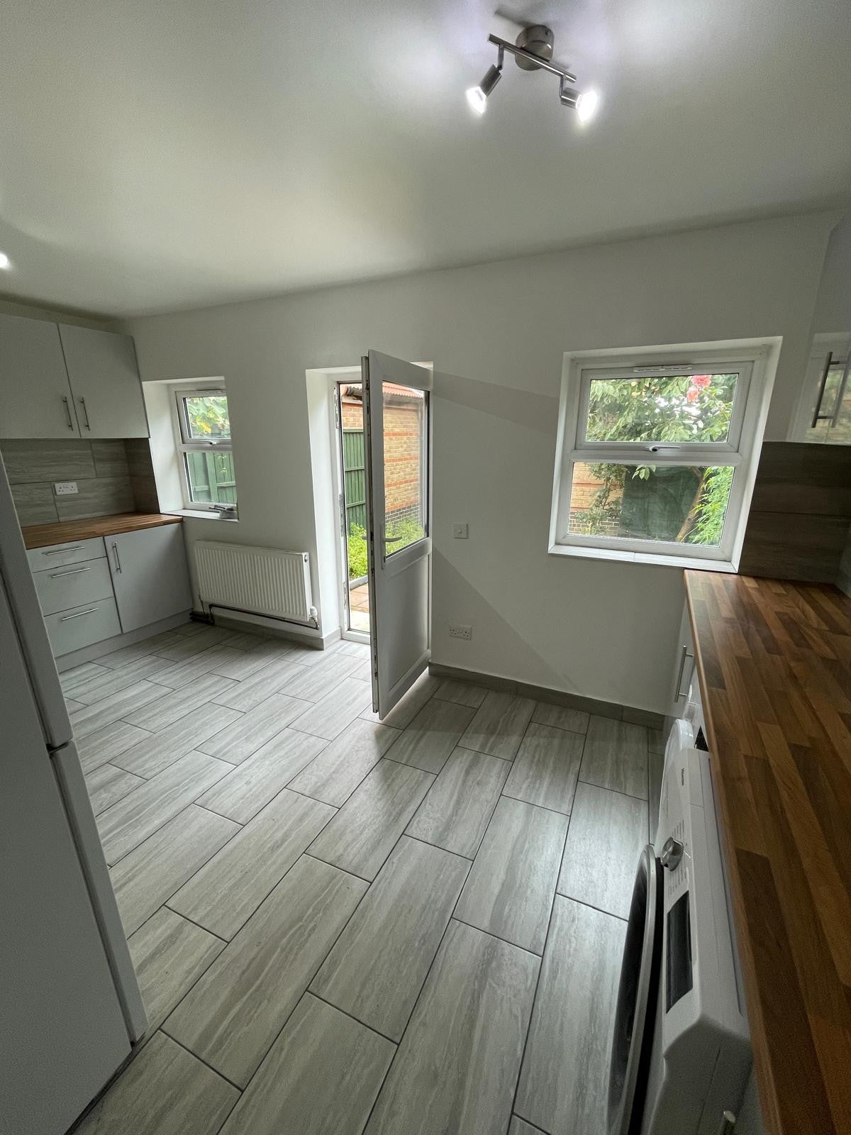 House Garnet Walk in Greater London