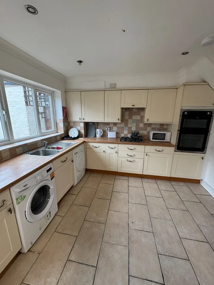 Room Wheatfield Road in Luton