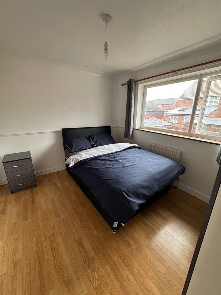 Room Wheatfield Road in Luton
