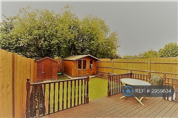 Room Pavilion Way in Greater London