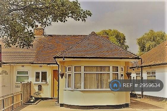 Room Pavilion Way in Greater London
