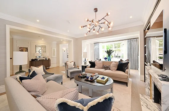 Flat Eaton Square in City of Westminster
