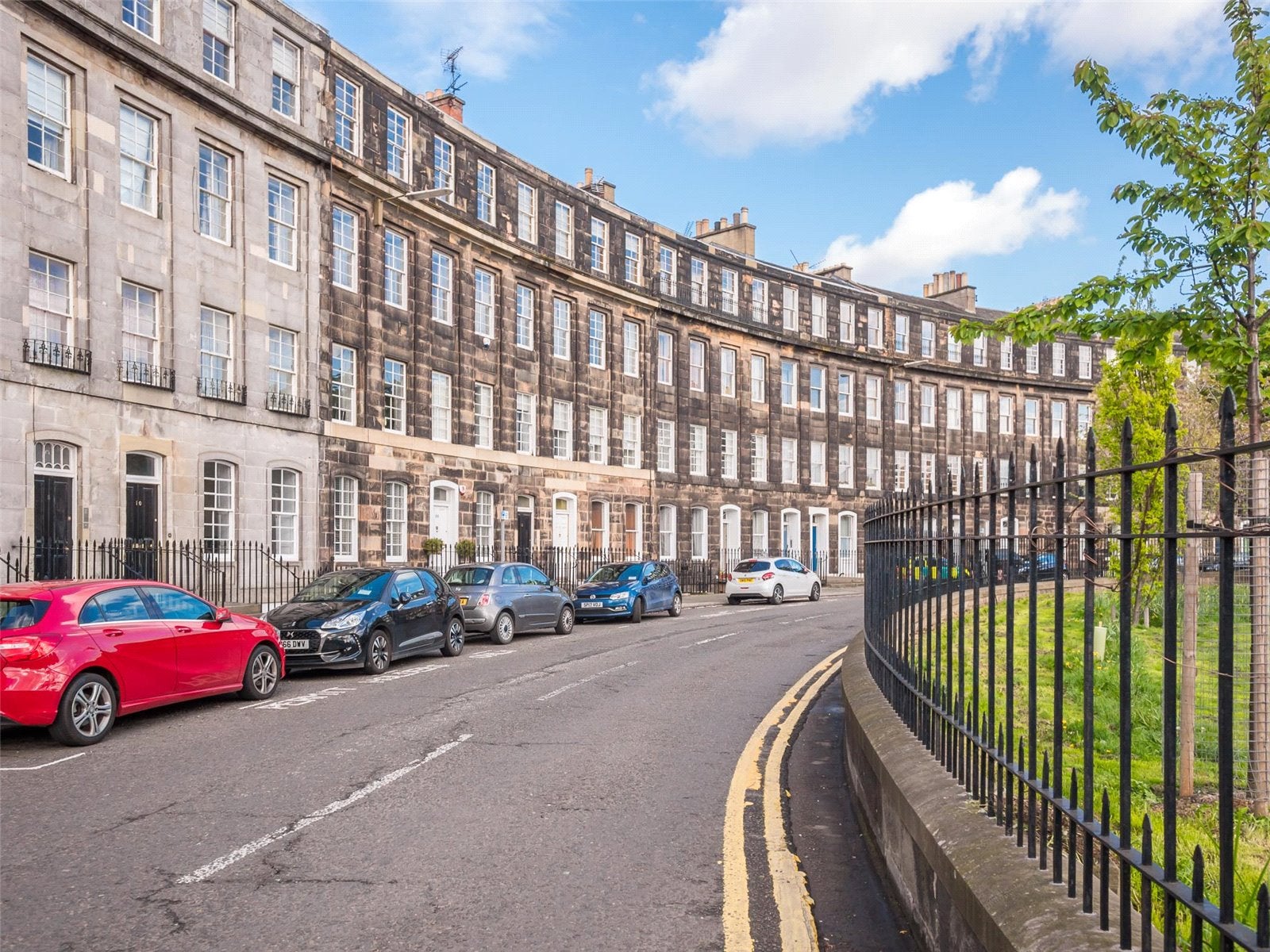 Flat Gardner's Crescent in City of Edinburgh