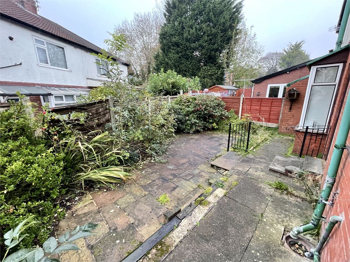 House Willowbank Avenue in Farnworth