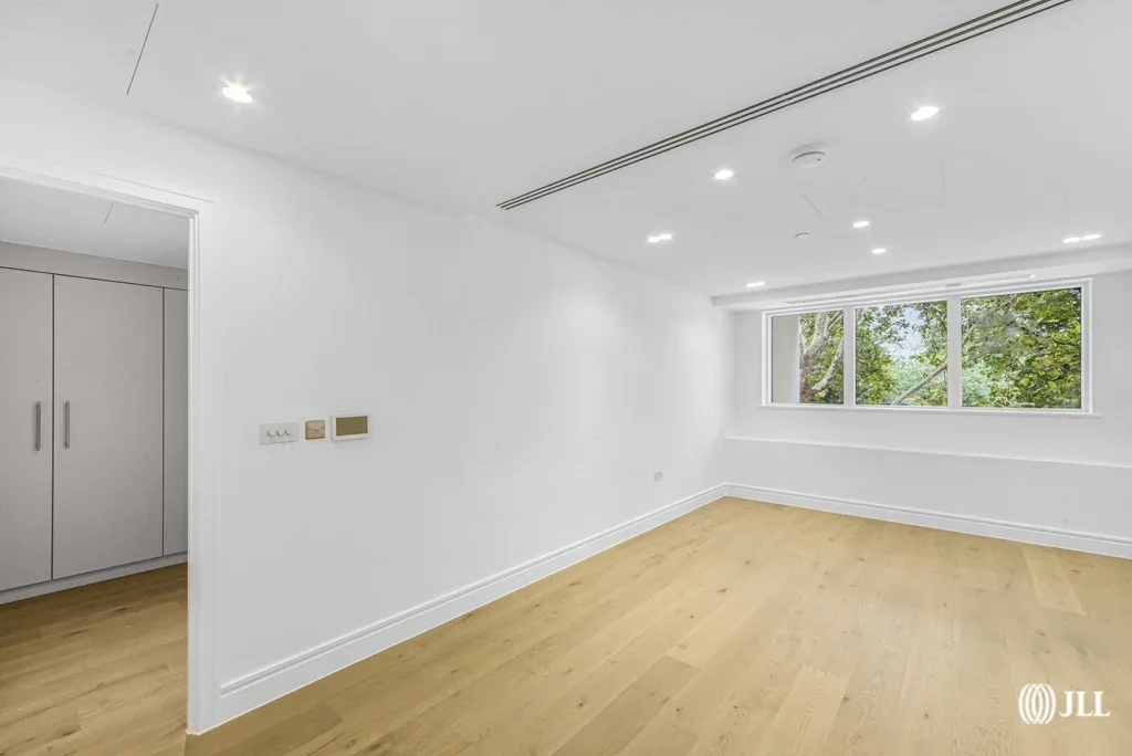 Flat Hadley Gardens in Greater London