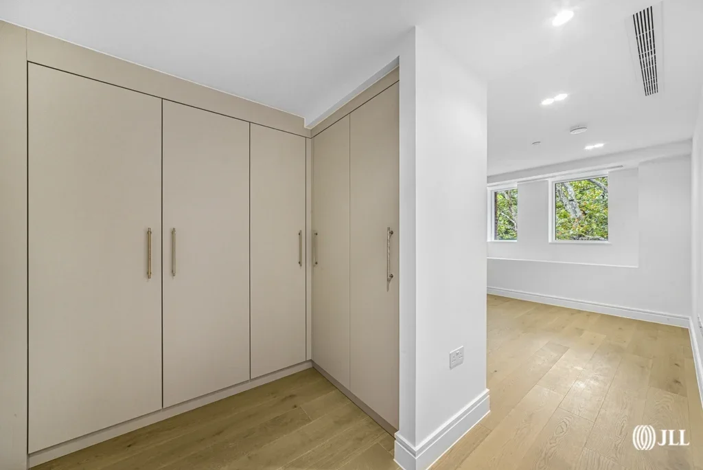Flat Hadley Gardens in Greater London