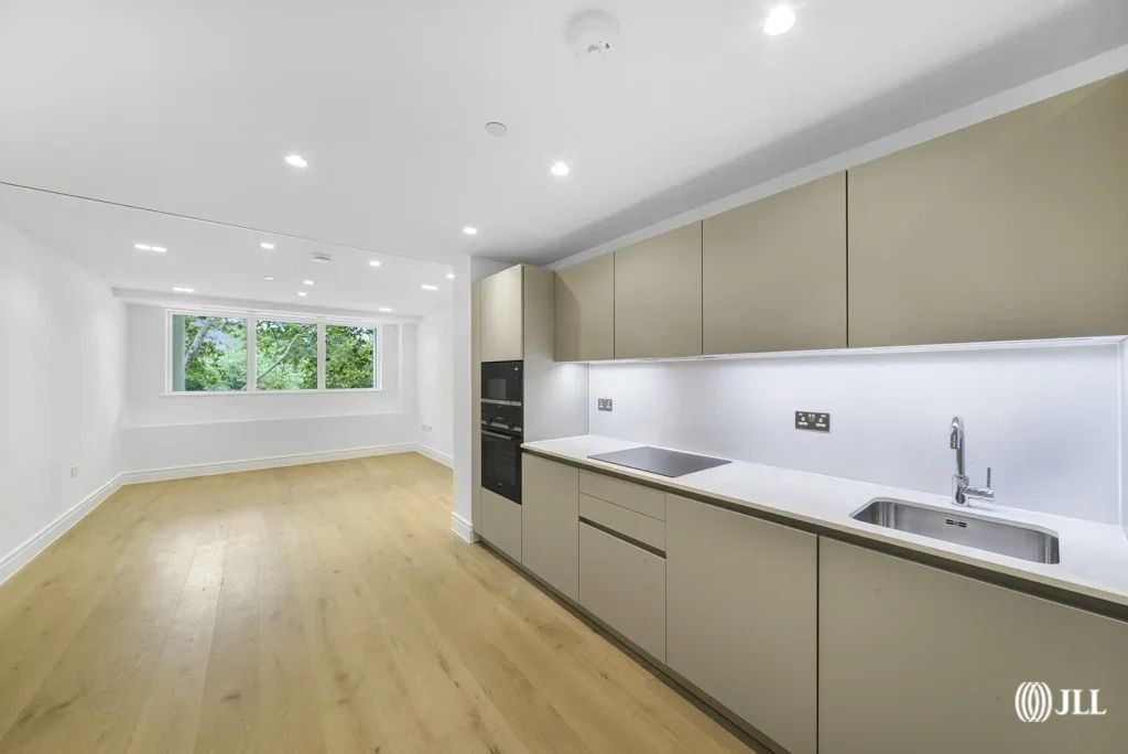 Flat Hadley Gardens in Greater London