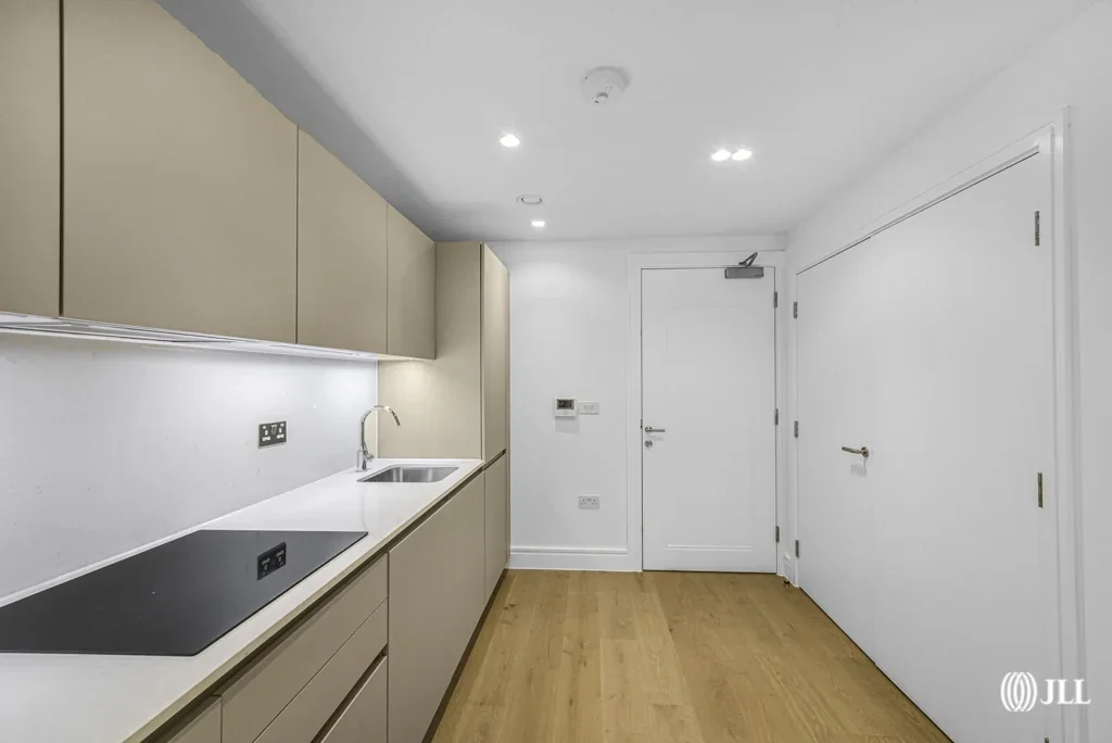 Flat Hadley Gardens in Greater London
