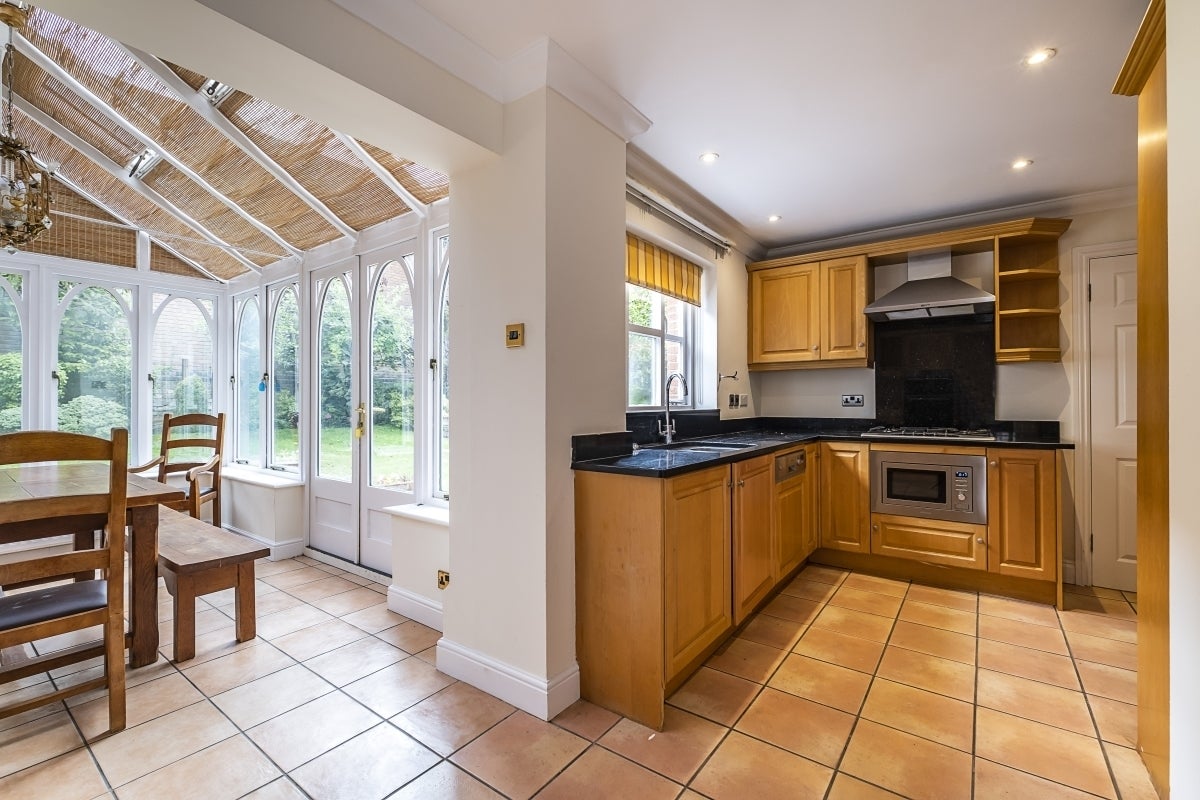 House Devey Close in Greater London
