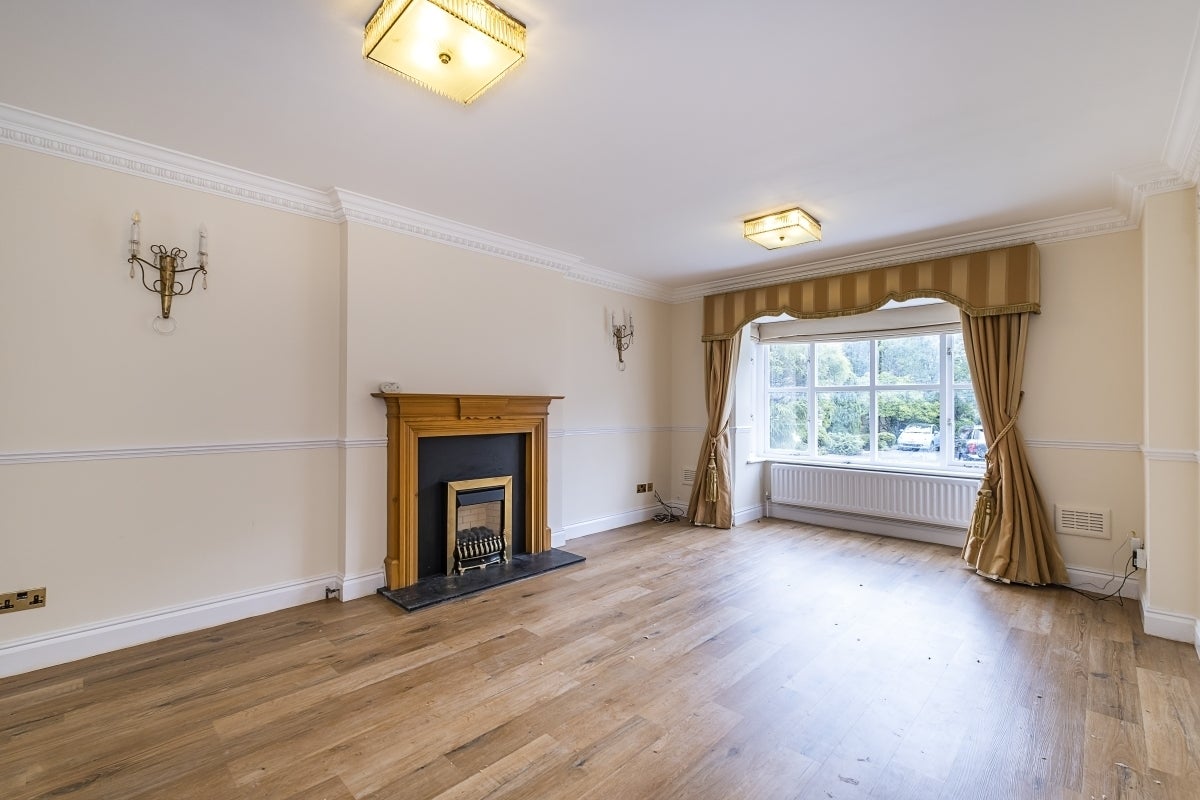 House Devey Close in Greater London