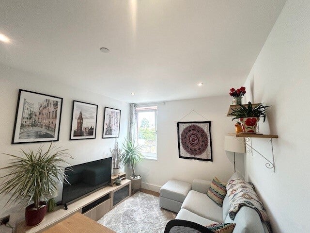 Flat London Road in Greater London