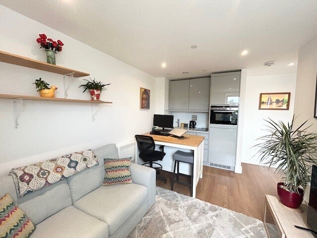Flat London Road in Greater London