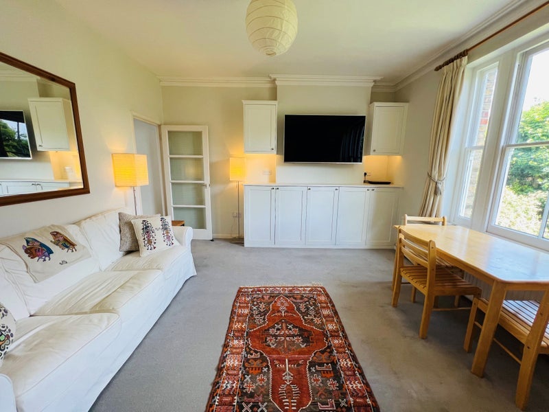 Flat Darlaston Road in Greater London