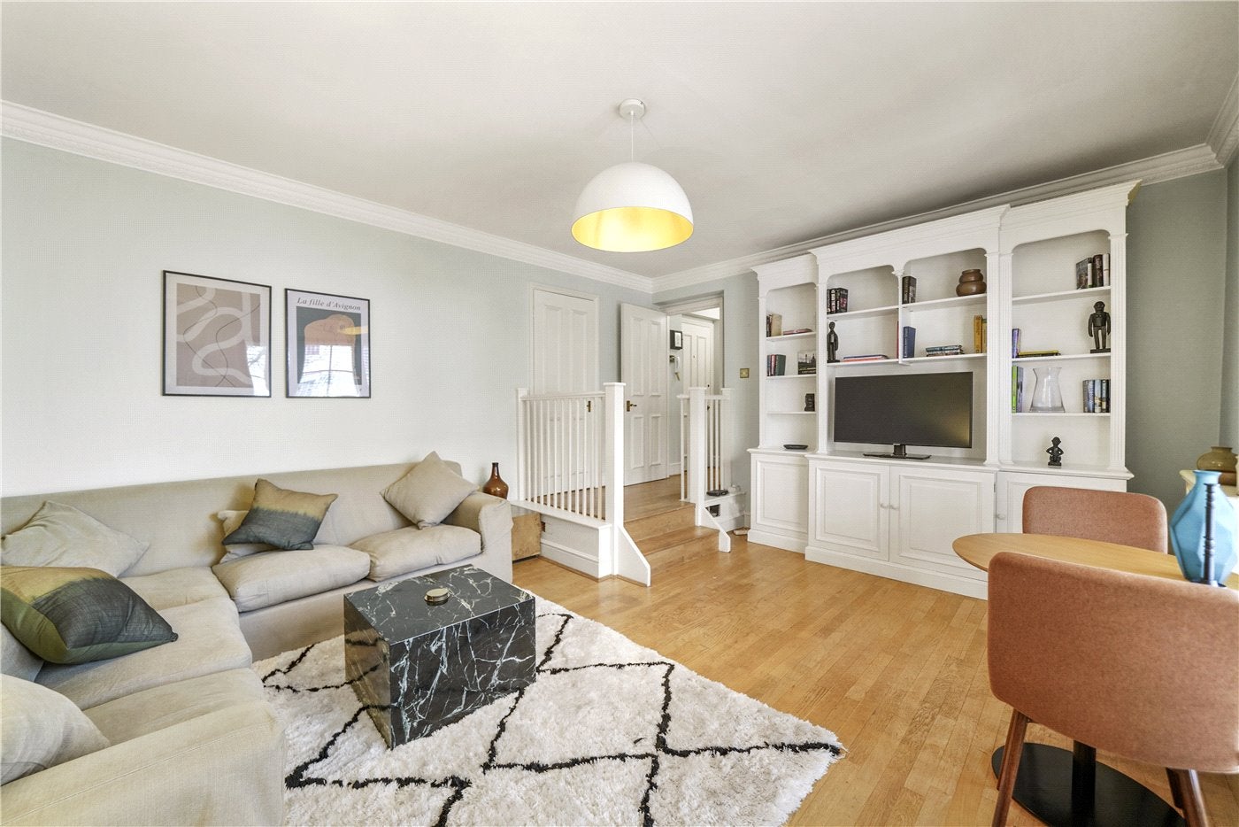 Flat Ledbury Road in Greater London