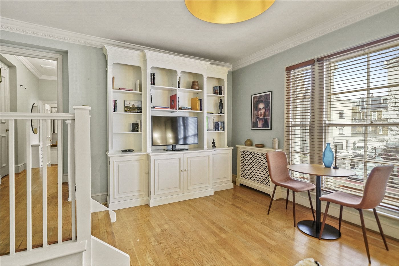 Flat Ledbury Road in Greater London