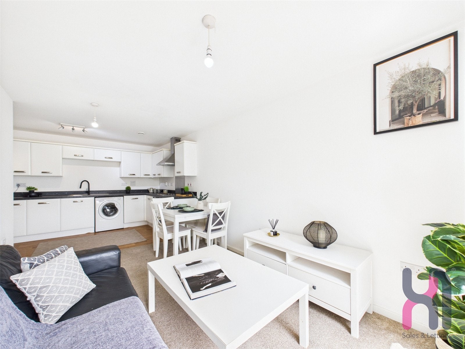 Flat Elmira Way in Salford