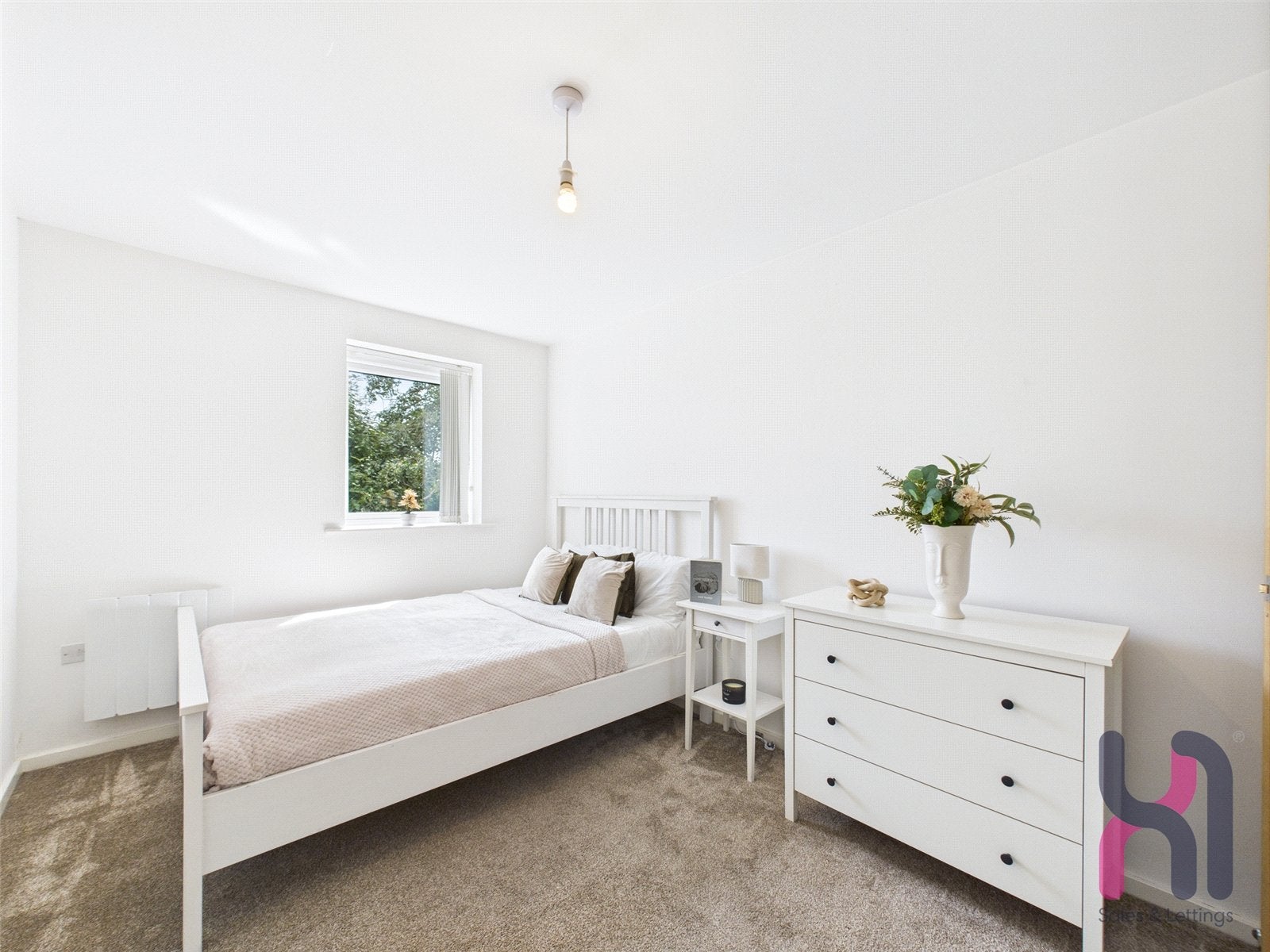 Flat Elmira Way in Salford