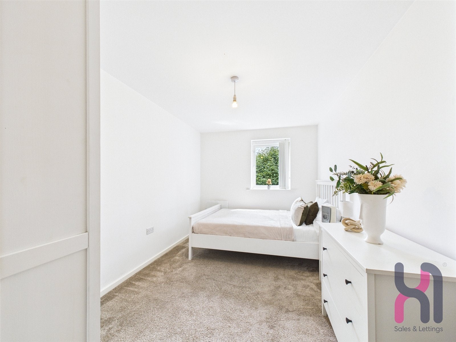 Flat Elmira Way in Salford