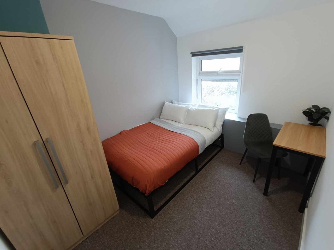 Room Wilfrid Road in Portslade by Sea