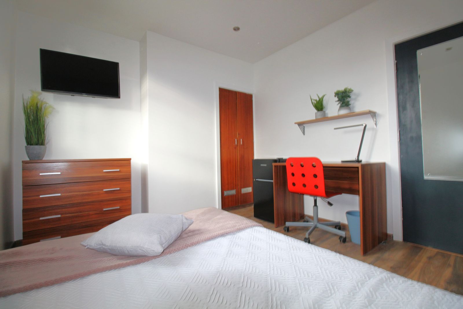 Room Newland Street in Witham