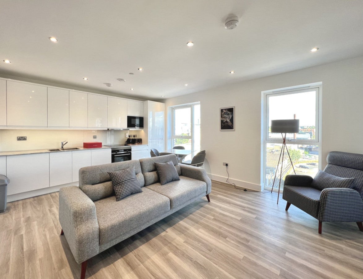 Flat Lismore Boulevard in Greater London