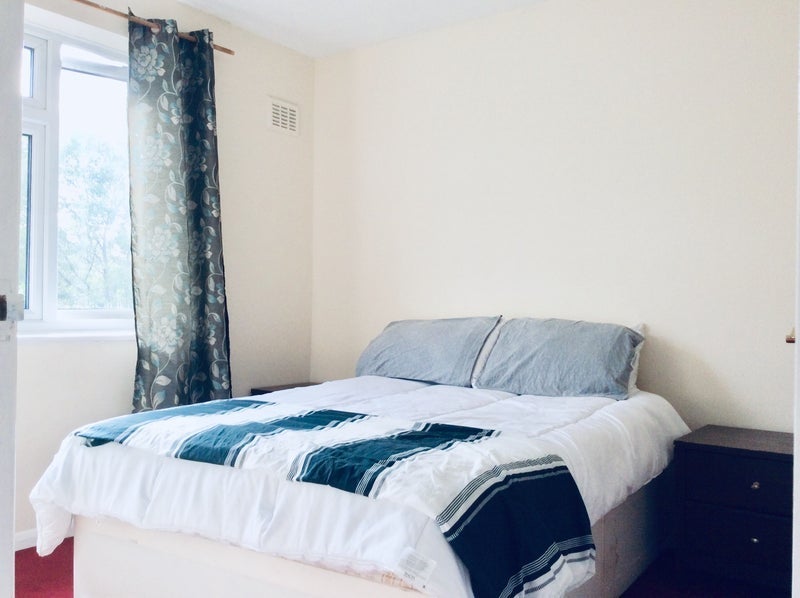 Flat Garratt Lane in Greater London