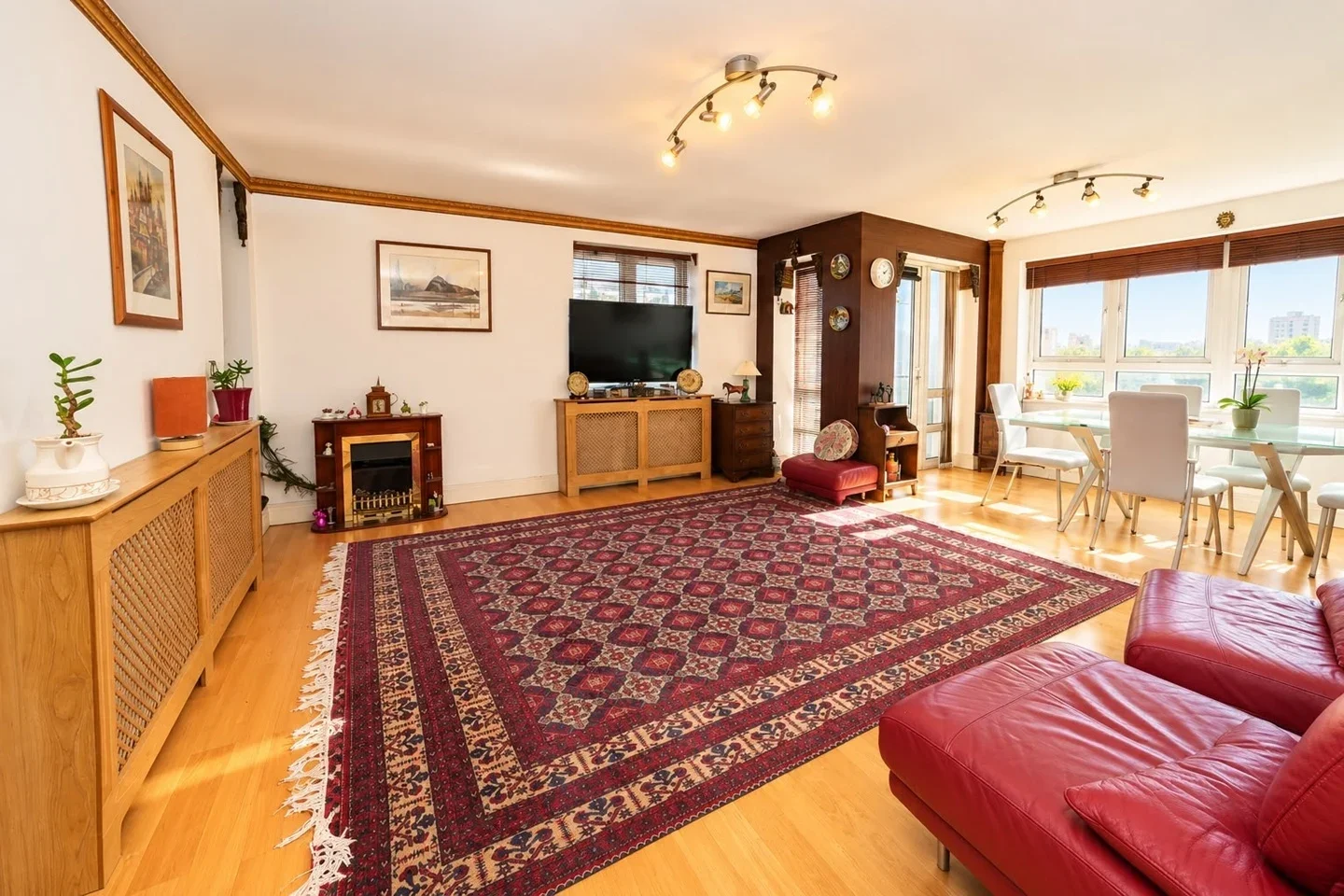 Flat Langbourne Place in Greater London