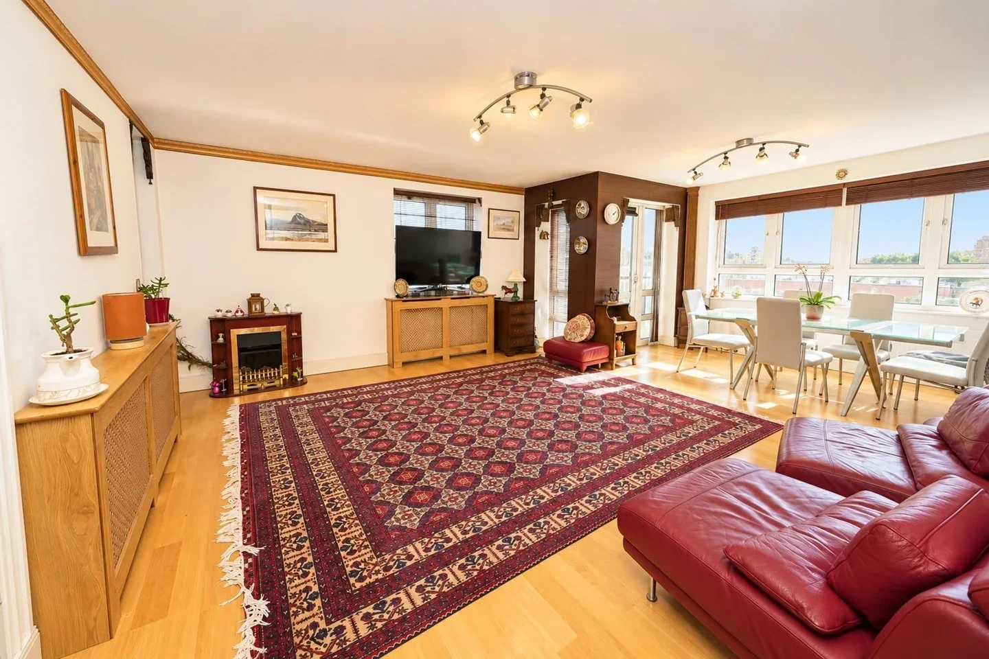 Flat Langbourne Place in Greater London