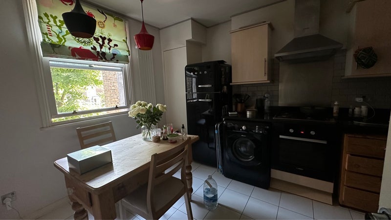 Room Warwick Road in Greater London