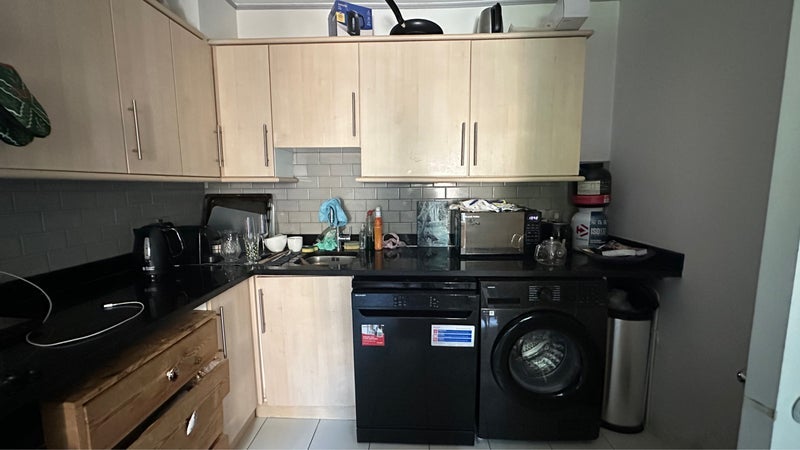 Room Warwick Road in Greater London