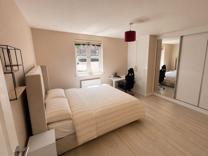 Room Gareth Drive in Greater London